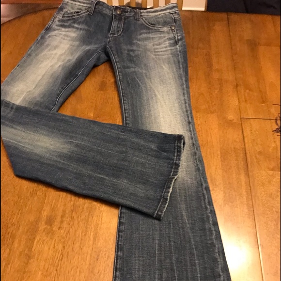 Express jeans in great fitting in sizes 6. - Picture 4 of 7